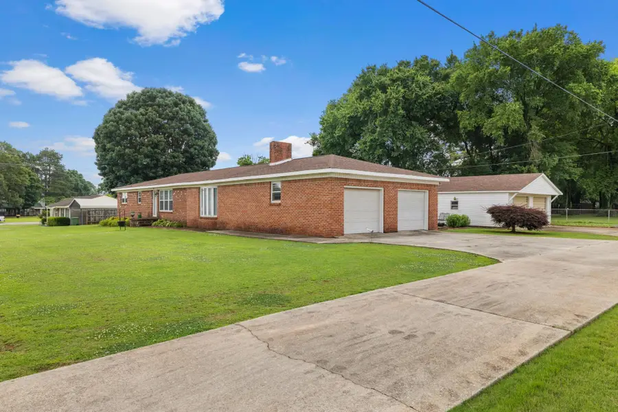 1002 Louise Ave, Muscle Shoals, AL 35661 - #3