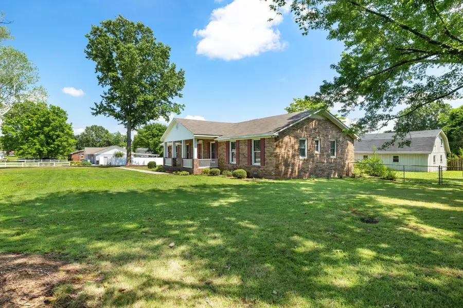 157 Holden St, Rogersville, AL 35652 - #3
