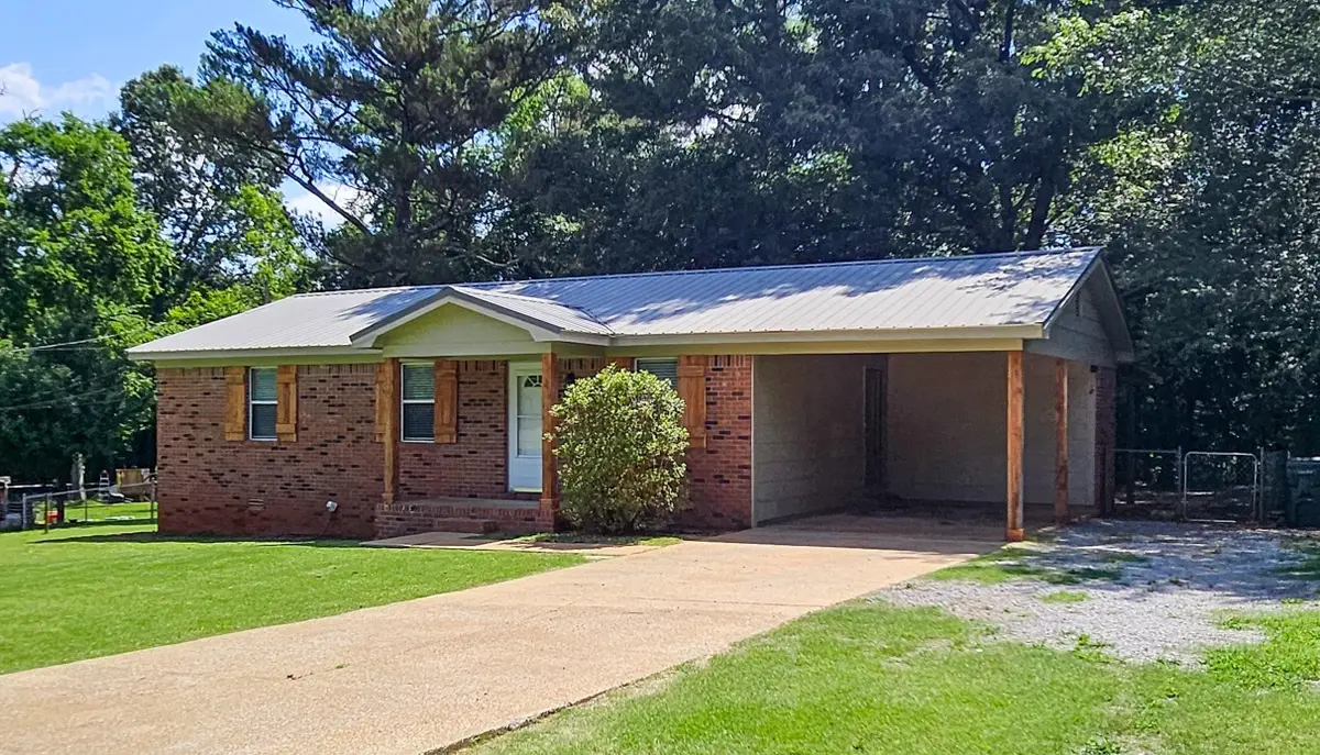 1260 Lakewood Dr, Muscle Shoals, AL 35661 - #1