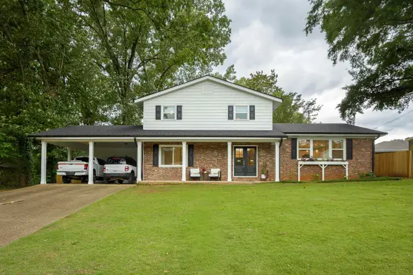 230 Robinhood Dr, Florence, AL 35633