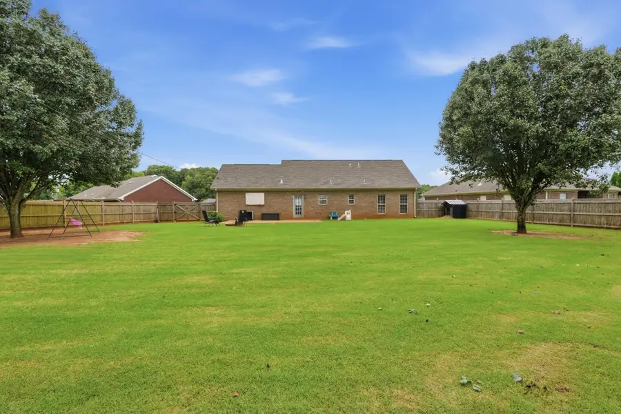 118 Windsor Dr, Muscle Shoals, AL 35661 - #2