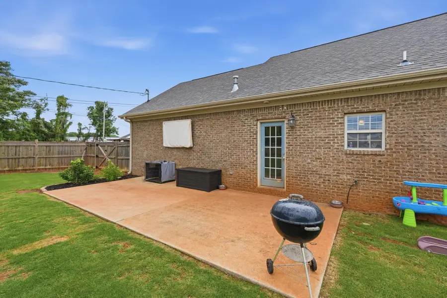 118 Windsor Dr, Muscle Shoals, AL 35661 - #3