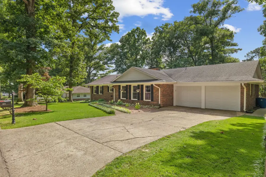 213 Shirley Dr, Florence, AL 35633 - #2
