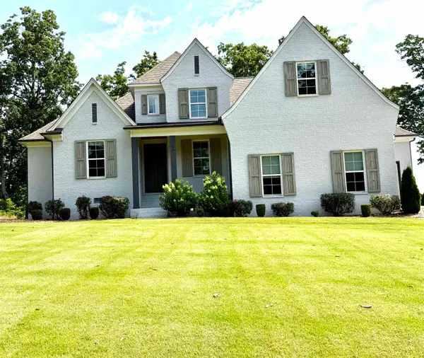 69 Crown Point Dr, Muscle Shoals, AL 35661