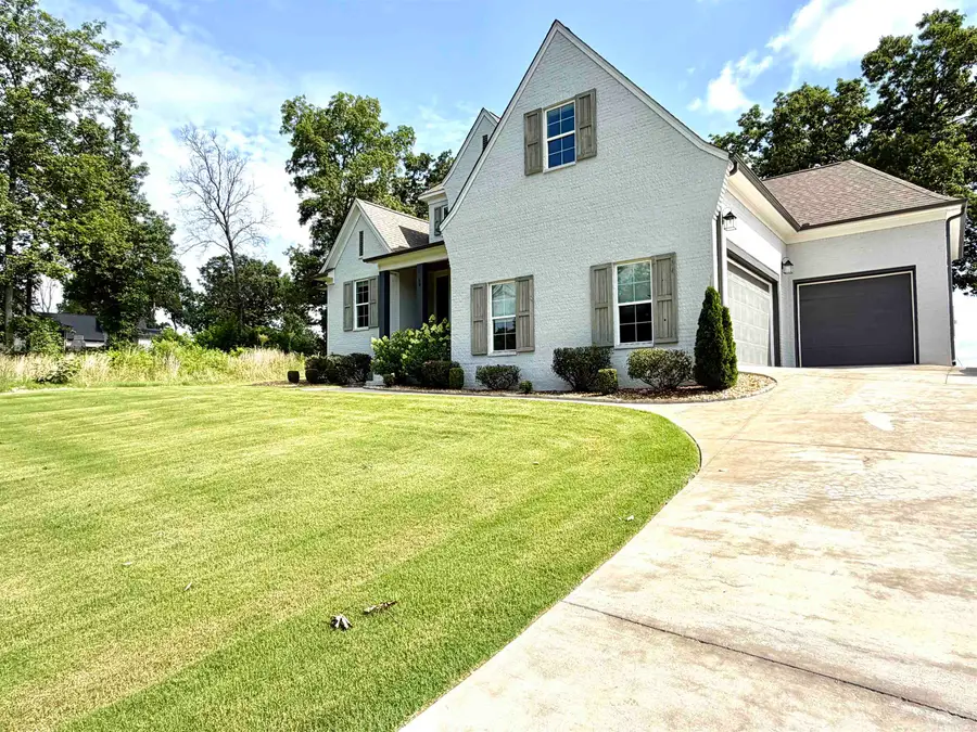 69 Crown Point Dr, Muscle Shoals, AL 35661 - #3