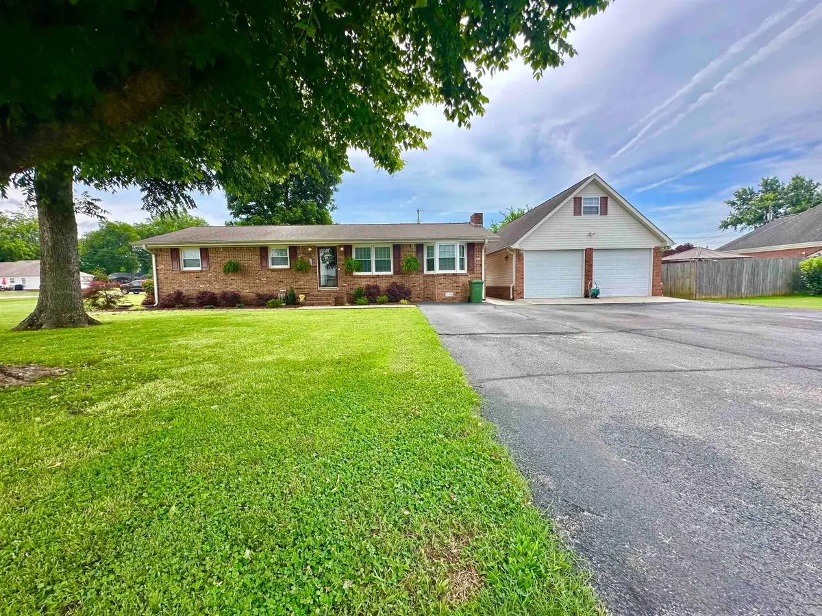 403 Union Ave, Muscle Shoals, AL 35661 - #1
