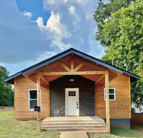 504 Austin Ave, Sheffield, AL 35660