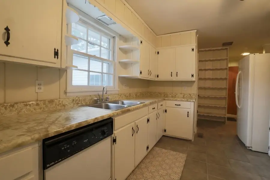 1208 Rickwood Rd, Florence, AL 35630 - #3
