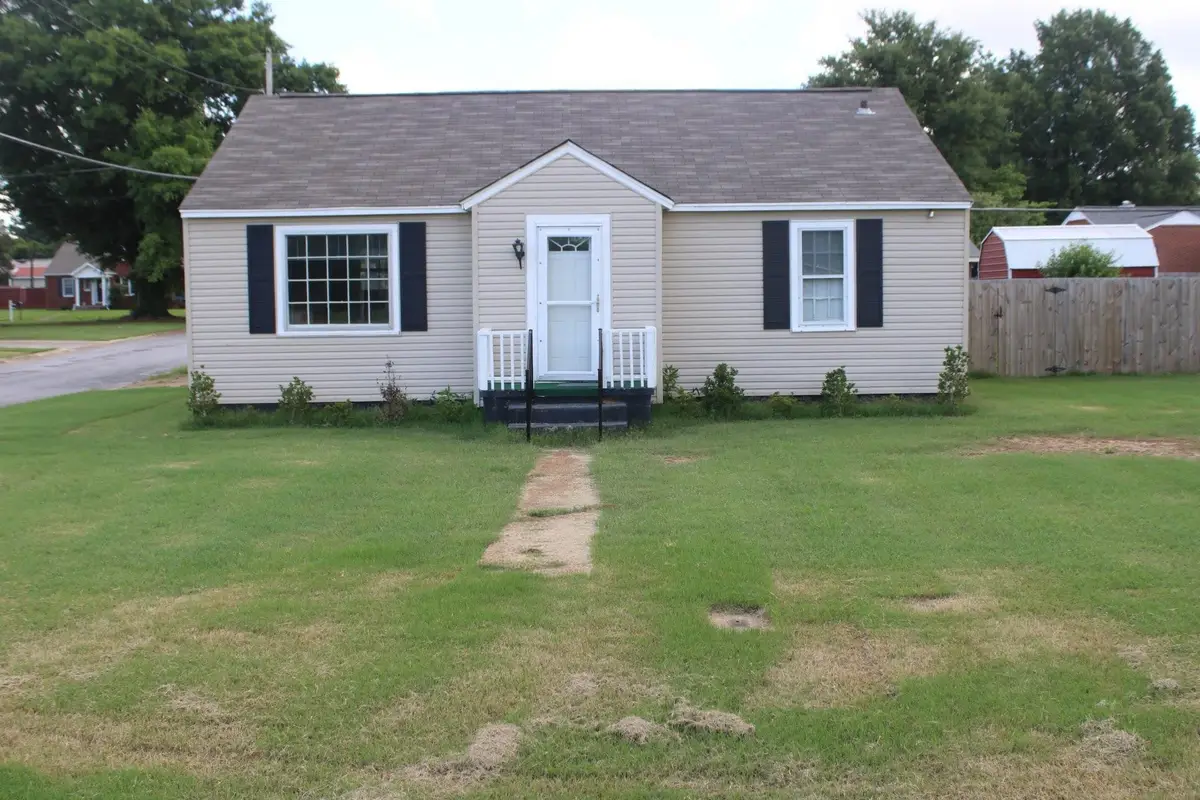 1201 E 3rd St, Tuscumbia, AL 35674 - #1