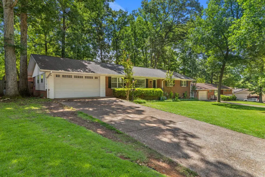 210 Shirley Dr, Florence, AL 35633 - #3
