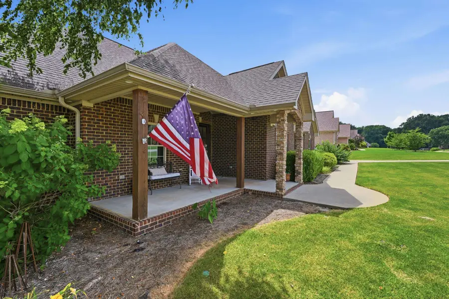 109 Inglewood Dr, Tuscumbia, AL 35674 - #2