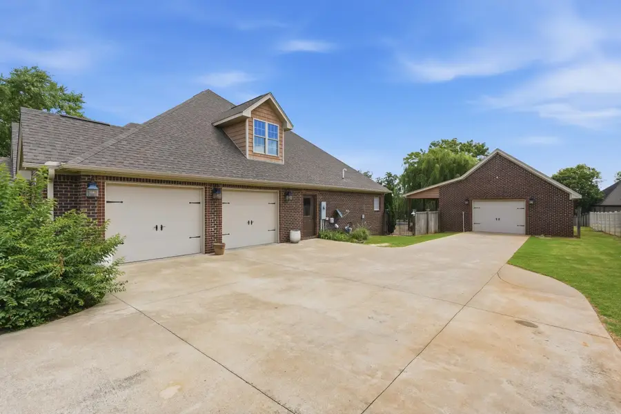 109 Inglewood Dr, Tuscumbia, AL 35674 - #3