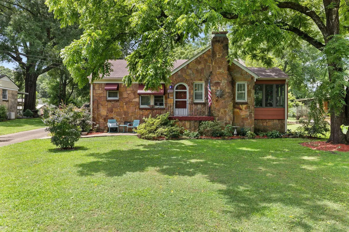 1911 N Wood Ave, Florence, AL 35630 - #1