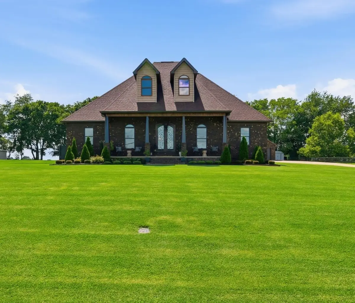 270 Cloverleaf Cir, Killen, AL 35645 - #1