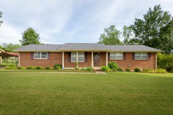 1006 Hemlock St, Tuscumbia, AL 35674