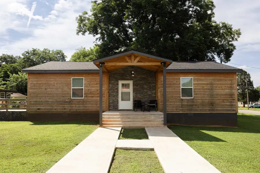 2502 E 13th Ave, Sheffield, AL 35660 - #2