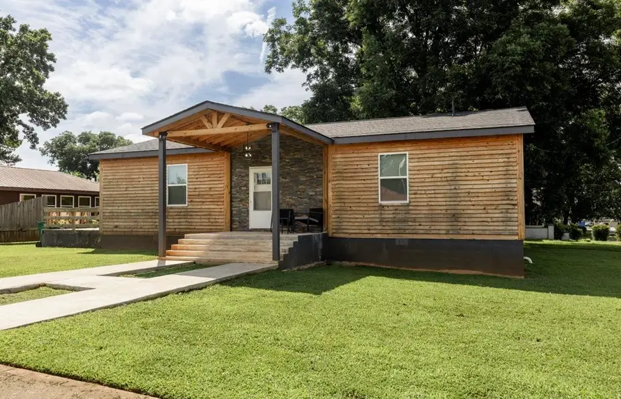 2502 E 13th Ave, Sheffield, AL 35660 - #3