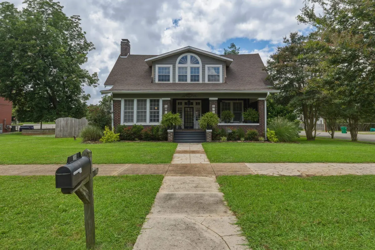 709 N Montgomery Ave, Sheffield, AL 35660 - #1