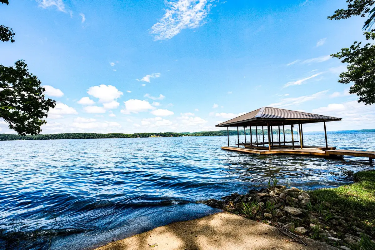 215 Lake Bend Shores Dr, Florence, AL 35633 - #1