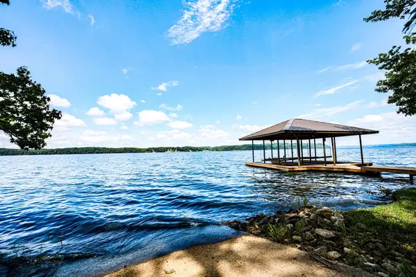 215 Lake Bend Shores Dr, Florence, AL 35633