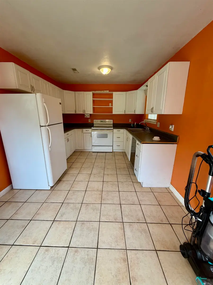 108 N Forest Dr, Killen, AL 35645 - #3