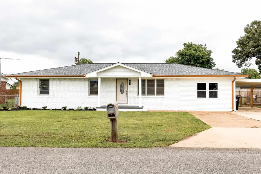 114 Colorado Ave, Muscle Shoals, AL 35661 - #2