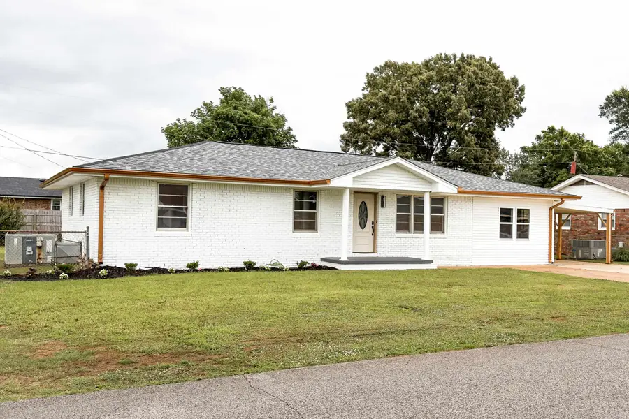 114 Colorado Ave, Muscle Shoals, AL 35661 - #3