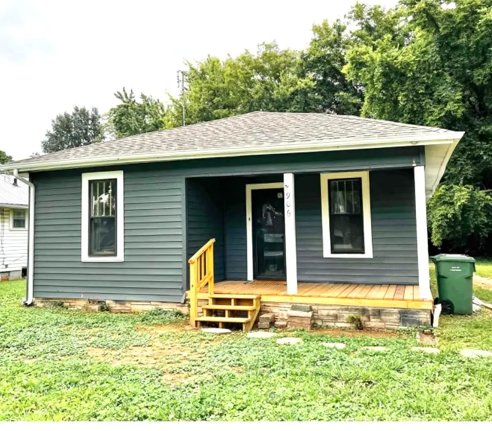 906 E 8th St, Tuscumbia, AL 35674 - #1
