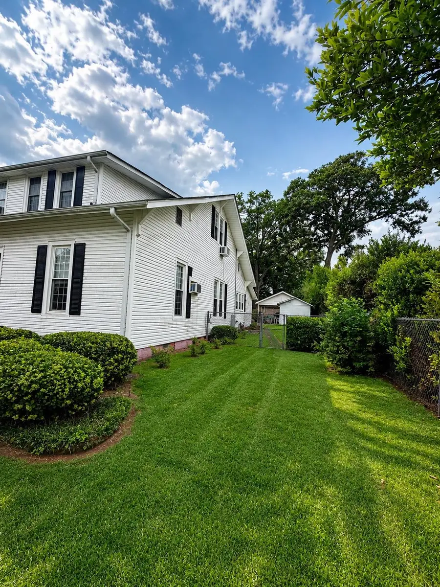 408 E 6th St, Tuscumbia, AL 35674 - #3
