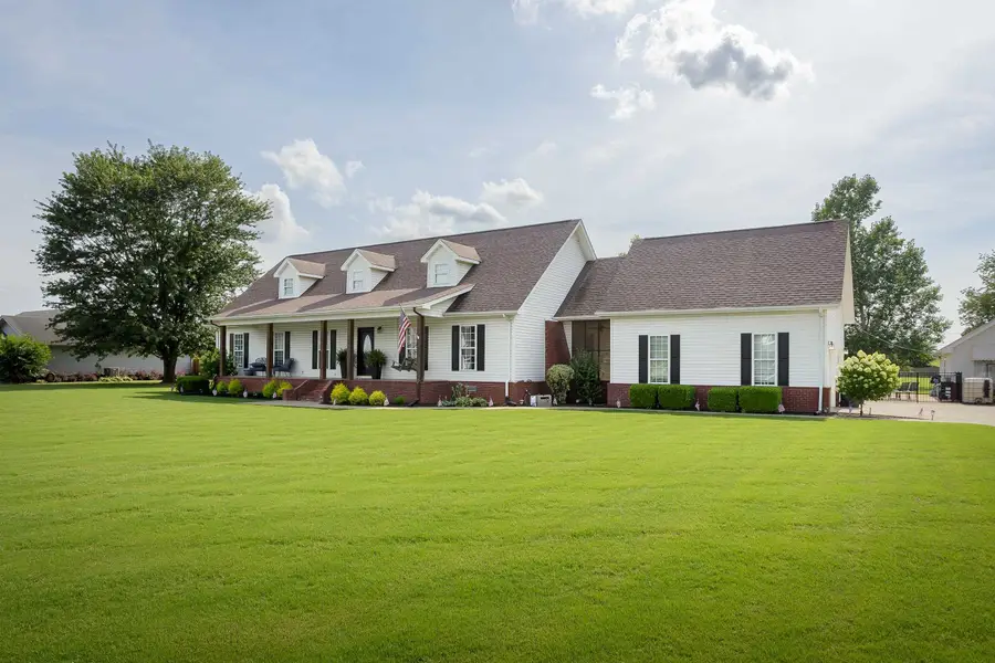 1935 Ashton St, Tuscumbia, AL 35674 - #2