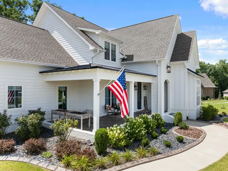 228 Chestnut Oak Dr, Florence, AL 35633 - #3
