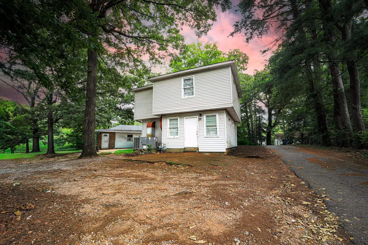 806/806 1/2 Hermitage Dr, Florence, AL 35630 - #1
