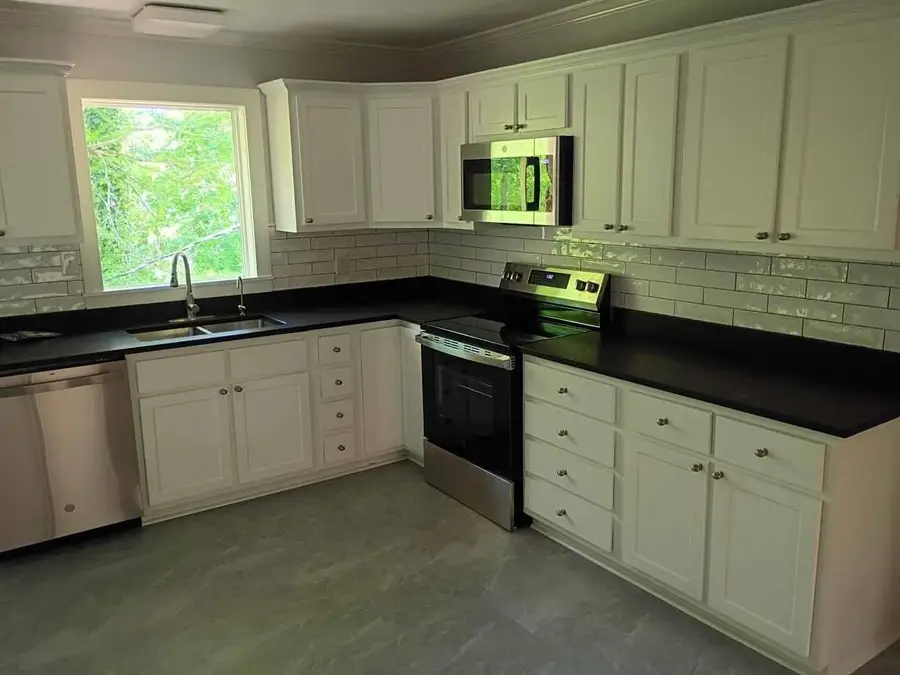 202 Baker Dr, Florence, AL 35630 - #3
