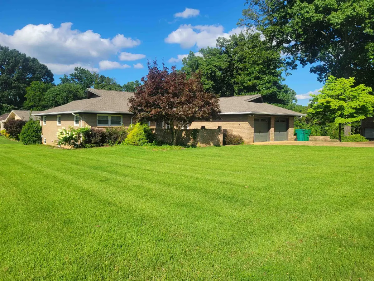 204 Darby Ave, Sheffield, AL 35660 - #1