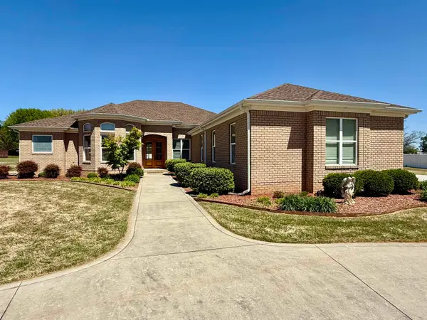 208 Maclin Cir, Tuscumbia, AL 35674