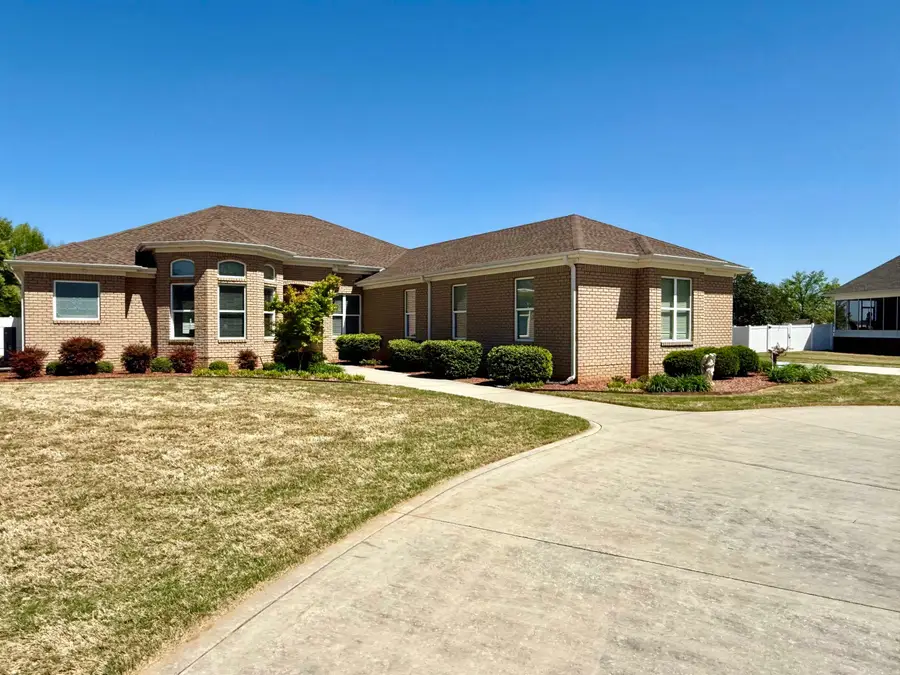 208 Maclin Cir, Tuscumbia, AL 35674 - #2