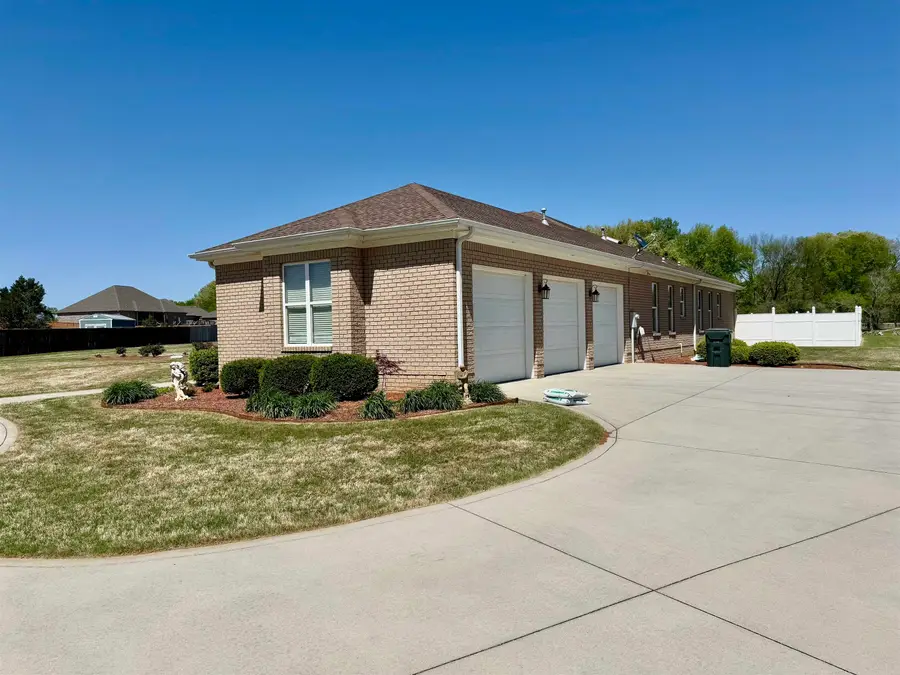 208 Maclin Cir, Tuscumbia, AL 35674 - #3