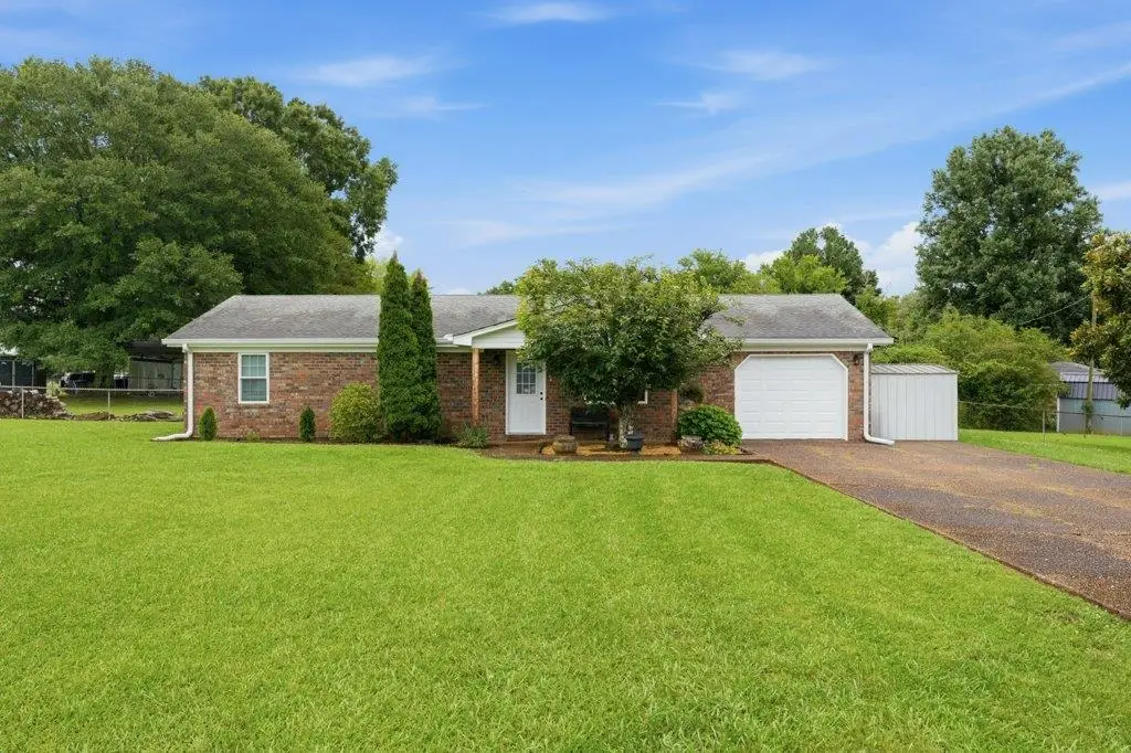 25 Phillips Dr, Killen, AL 35645 - #1