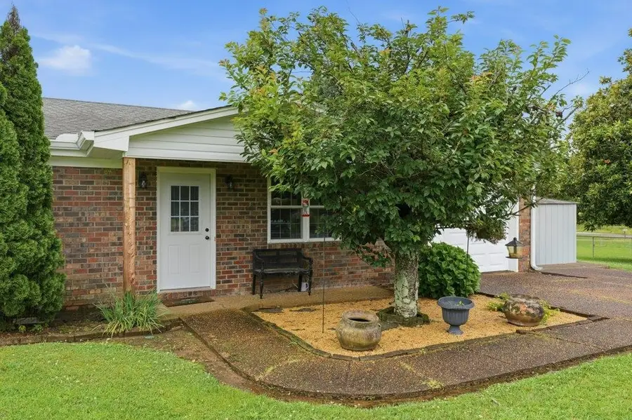 25 Phillips Dr, Killen, AL 35645 - #2
