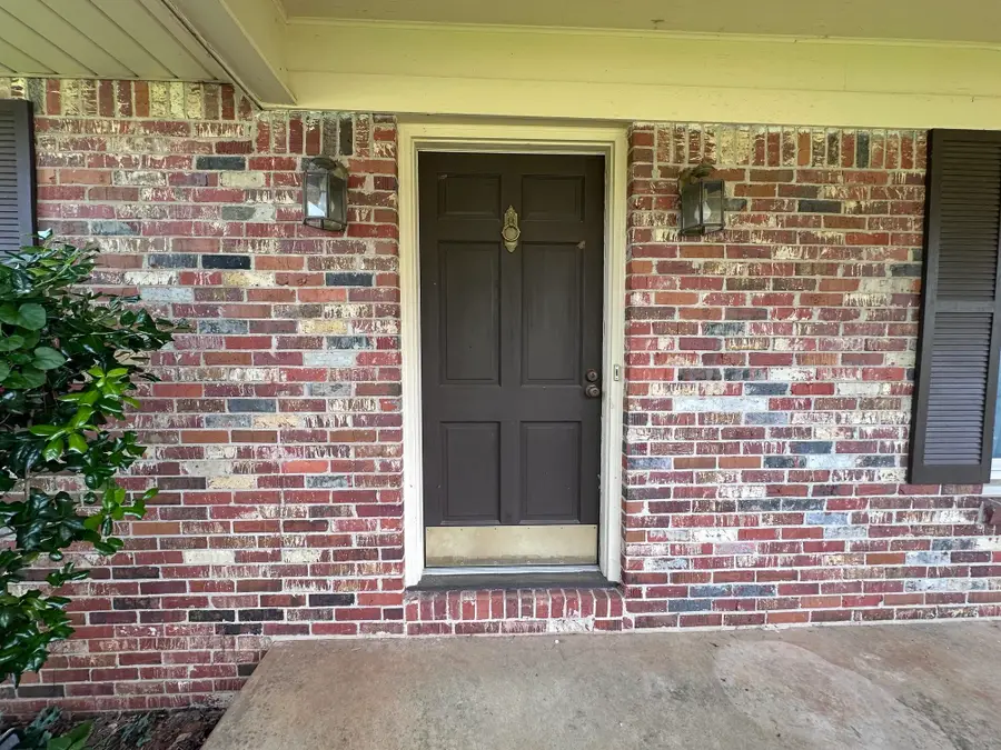 207 Oakhill Ave, Sheffield, AL 35660 - #2