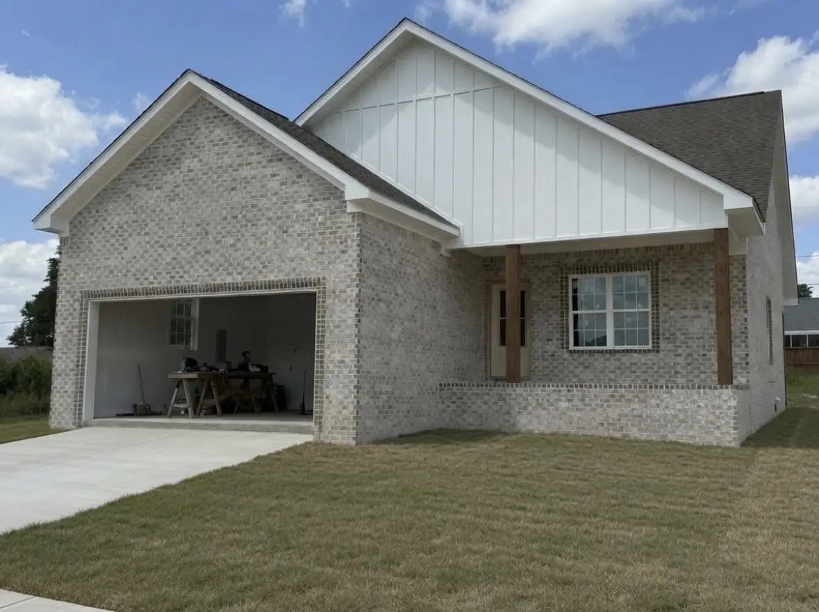 801 Michigan Ave, Muscle Shoals, AL 35661 - #1