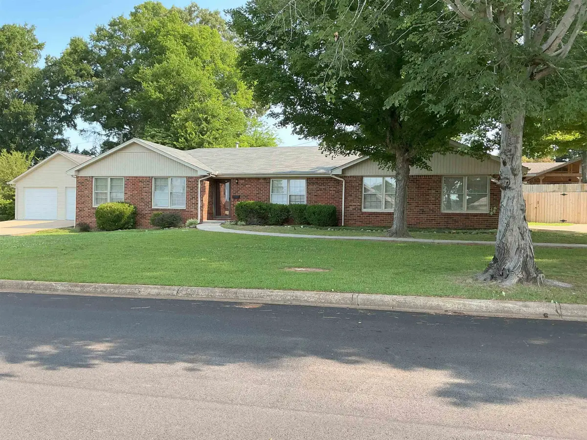 319 Louise St, Florence, AL 35633 - #1