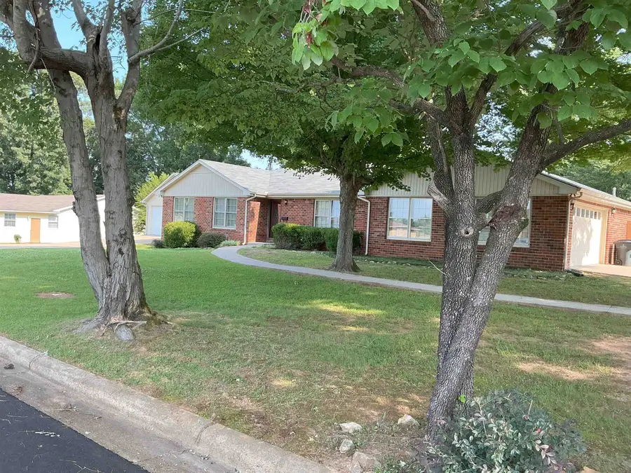 319 Louise St, Florence, AL 35633 - #2