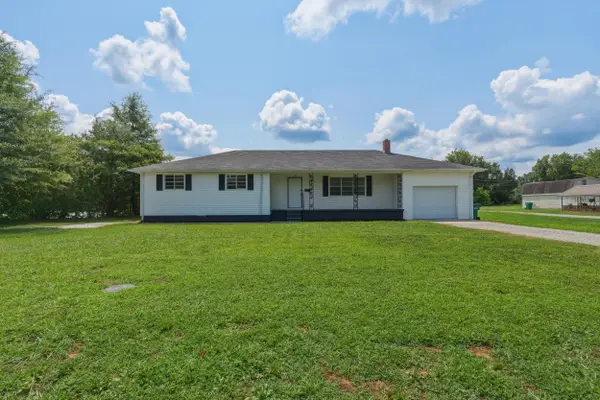 1006 W Montgomery Ave, Sheffield, AL 35660