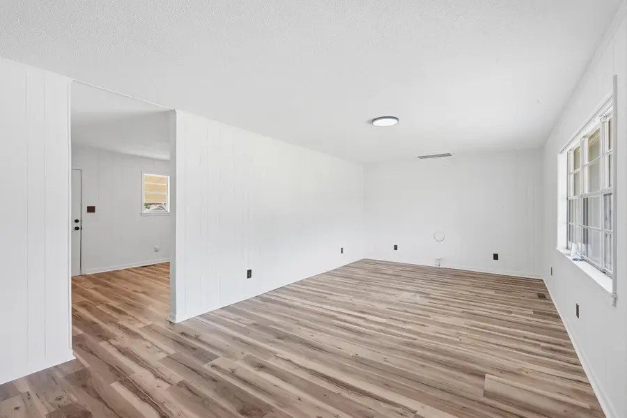 1006 W Montgomery Ave, Sheffield, AL 35660 - #2