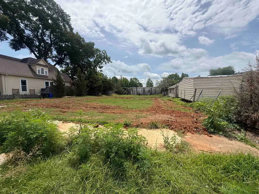 512 E Tombigbee St, Florence, AL 35630 - #2