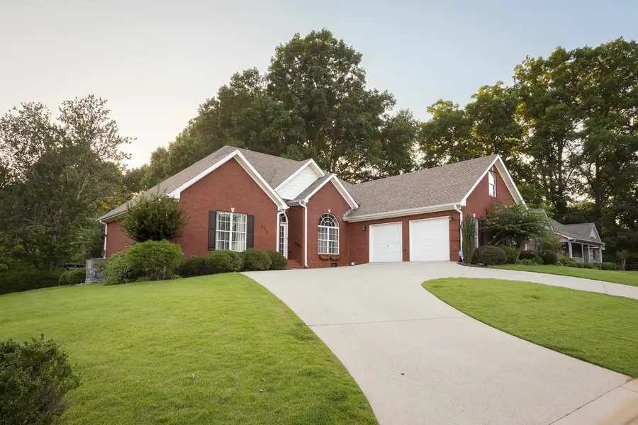 120 Shelley Ln, Florence, AL 35633 - #2