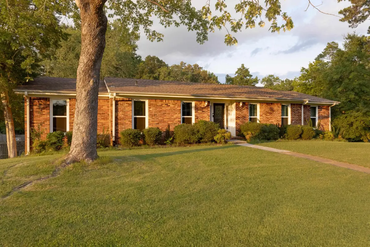 222 Roxie Dr, Florence, AL 35633 - #1