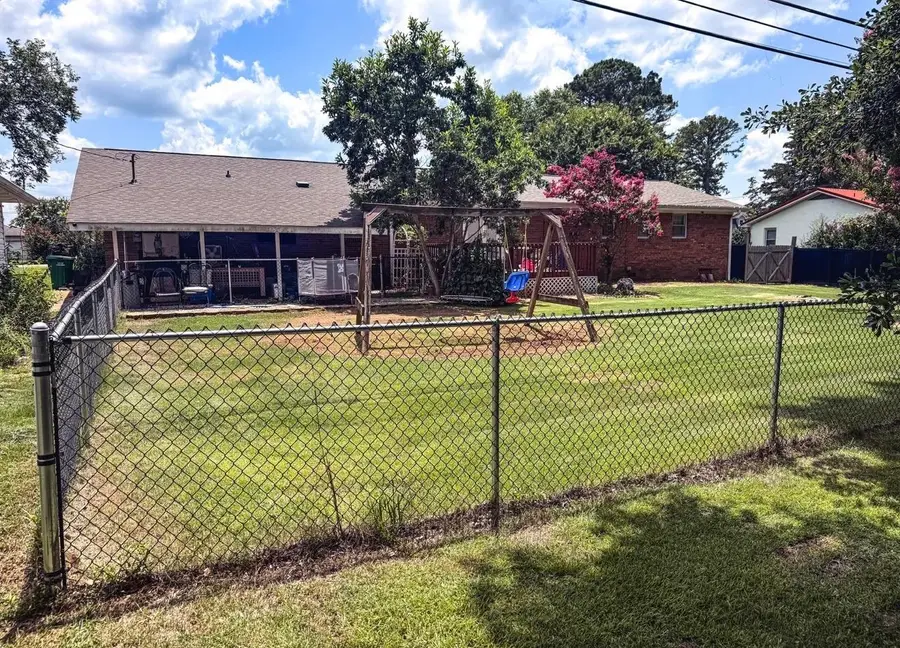 302 Maple St, Tuscumbia, AL 35674 - #2