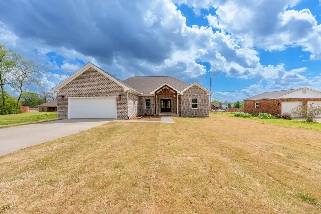 806 Grand Ave, Muscle Shoals, AL 35661 - #1